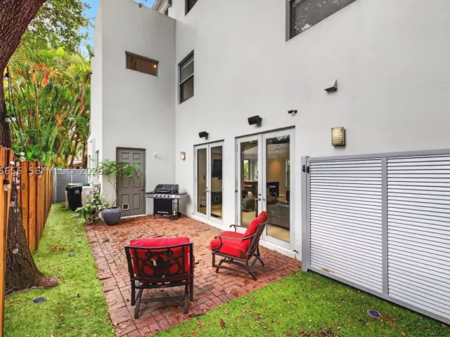 3-bedroom home for rent in Fort Lauderdale - 125 NE 16th Ter 0 - MondialRealty