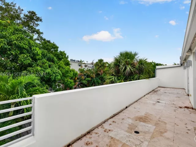 3-bedroom home for rent in Fort Lauderdale - 125 NE 16th Ter 0 - MondialRealty