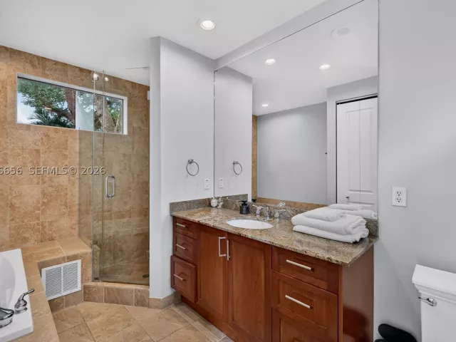 3-bedroom home for rent in Fort Lauderdale - 125 NE 16th Ter 0 - MondialRealty