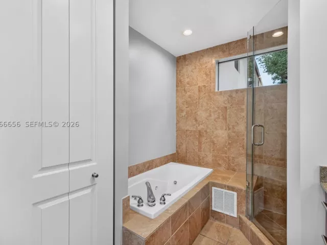 3-bedroom home for rent in Fort Lauderdale - 125 NE 16th Ter 0 - MondialRealty
