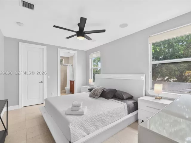 3-bedroom home for rent in Fort Lauderdale - 125 NE 16th Ter 0 - MondialRealty