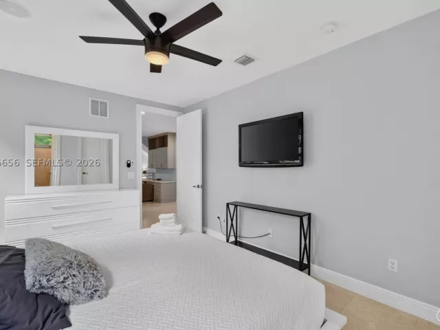 3-bedroom home for rent in Fort Lauderdale - 125 NE 16th Ter 0 - MondialRealty