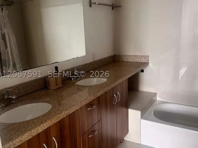 3-bedroom condo for rent in Miami - 601 NE 23rd St 1605 - MondialRealty