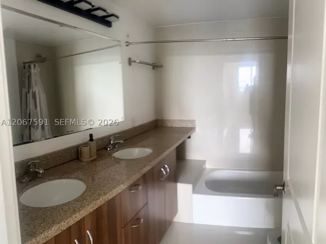 3-bedroom condo for rent in Miami - 601 NE 23rd St 1605 - MondialRealty