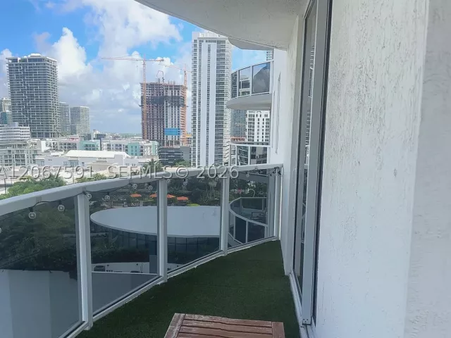 3-bedroom condo for rent in Miami - 601 NE 23rd St 1605 - MondialRealty