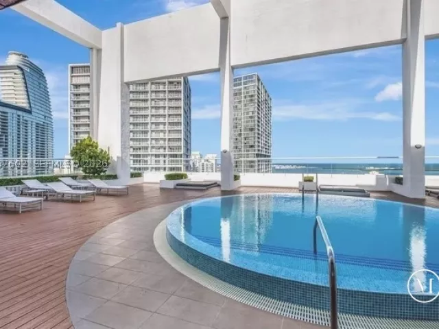1-bedroom condo for rent in Miami - 500 Brickell Ave 2706 - MondialRealty