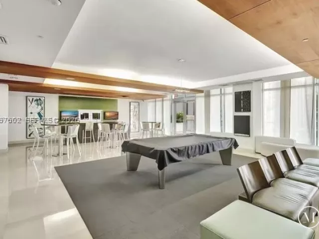 1-bedroom condo for rent in Miami - 500 Brickell Ave 2706 - MondialRealty
