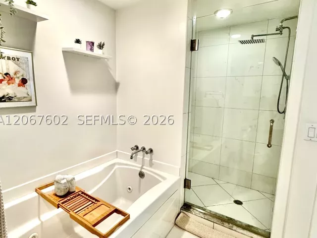 1-bedroom condo for rent in Miami - 500 Brickell Ave 2706 - MondialRealty