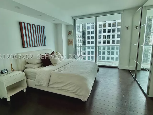1-bedroom condo for rent in Miami - 500 Brickell Ave 2706 - MondialRealty