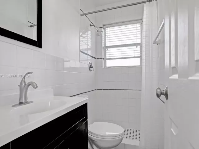 3-bedroom home for rent in Pompano Beach - 949 SE 10TH Court - MondialRealty