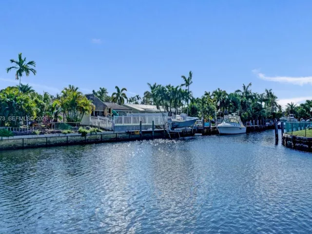 3-bedroom home for rent in Pompano Beach - 949 SE 10TH Court - MondialRealty