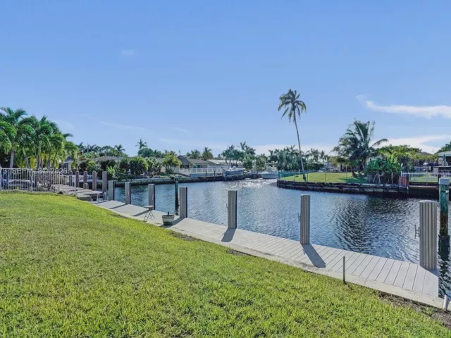 3-bedroom home for rent in Pompano Beach - 949 SE 10TH Court - MondialRealty