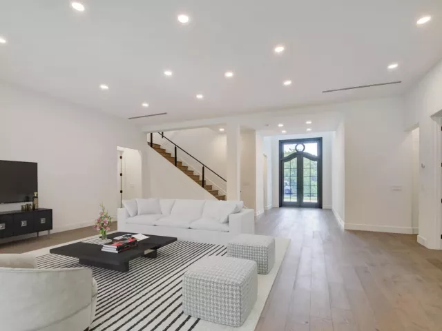 4-bedroom home for rent in West Palm Beach - 120 Summa Street - MondialRealty