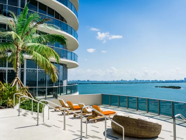 2-bedroom condo for rent in Miami - 488 NE 18th St 2109 - MondialRealty