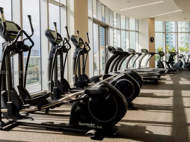2-bedroom condo for rent in Miami - 488 NE 18th St 2109 - MondialRealty