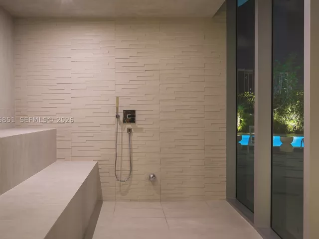 2-bedroom condo for rent in Miami - 488 NE 18th St 2109 - MondialRealty
