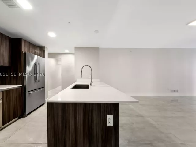2-bedroom condo for rent in Miami - 488 NE 18th St 2109 - MondialRealty