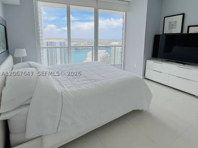 2-bedroom condo for sale in Miami - 495 Brickell Ave 5104 - MondialRealty