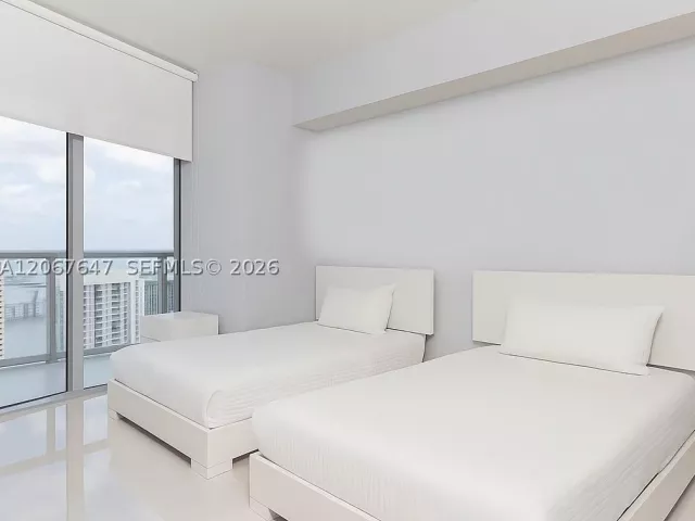 2-bedroom condo for sale in Miami - 495 Brickell Ave 5104 - MondialRealty