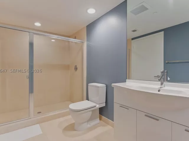 2-bedroom condo for sale in Miami - 495 Brickell Ave 5104 - MondialRealty