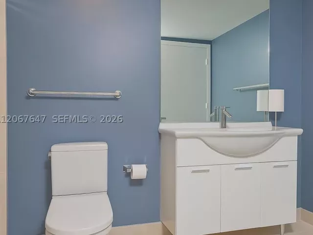 2-bedroom condo for sale in Miami - 495 Brickell Ave 5104 - MondialRealty
