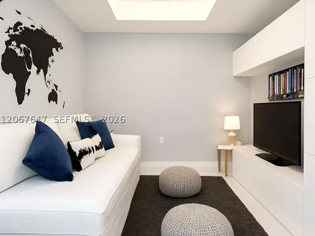 2-bedroom condo for sale in Miami - 495 Brickell Ave 5104 - MondialRealty