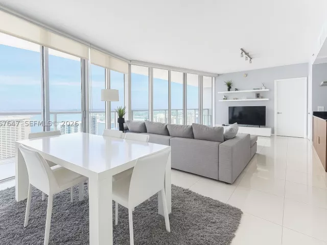 2-bedroom condo for sale in Miami - 495 Brickell Ave 5104 - MondialRealty