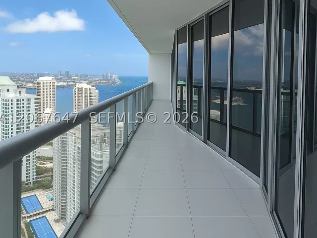 2-bedroom condo for sale in Miami - 495 Brickell Ave 5104 - MondialRealty