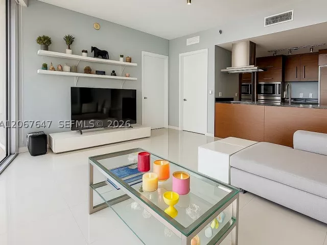 2-bedroom condo for sale in Miami - 495 Brickell Ave 5104 - MondialRealty