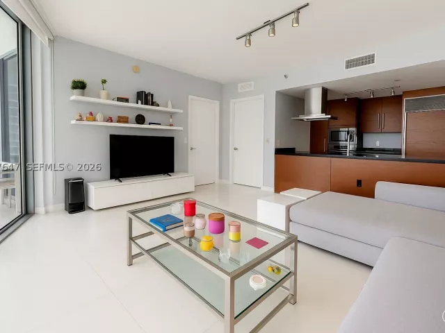 2-bedroom condo for sale in Miami - 495 Brickell Ave 5104 - MondialRealty