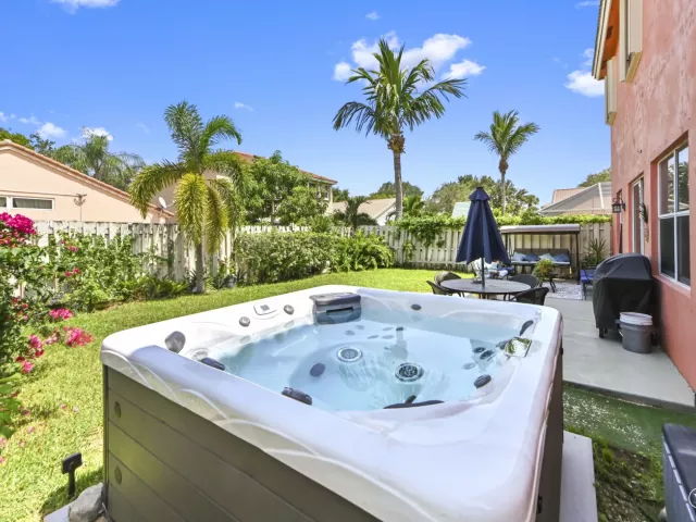 4-bedroom home for sale in West Palm Beach - 4442 ONEGA Circle - MondialRealty