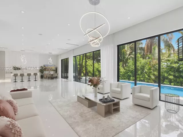 6-bedroom home for rent in Sunny Isles Beach - 299 190th St - MondialRealty