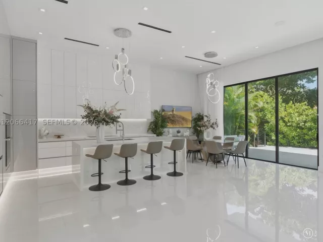 6-bedroom home for rent in Sunny Isles Beach - 299 190th St - MondialRealty
