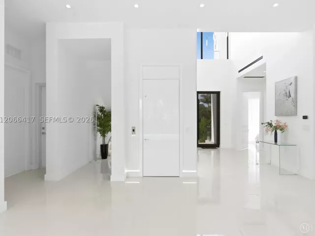 6-bedroom home for rent in Sunny Isles Beach - 299 190th St - MondialRealty