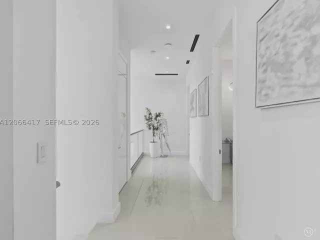 6-bedroom home for rent in Sunny Isles Beach - 299 190th St - MondialRealty