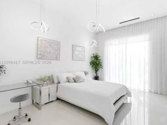 6-bedroom home for rent in Sunny Isles Beach - 299 190th St - MondialRealty