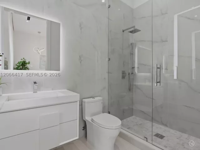 6-bedroom home for rent in Sunny Isles Beach - 299 190th St - MondialRealty