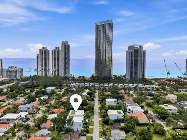 6-bedroom home for rent in Sunny Isles Beach - 299 190th St - MondialRealty