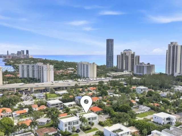 6-bedroom home for rent in Sunny Isles Beach - 299 190th St - MondialRealty