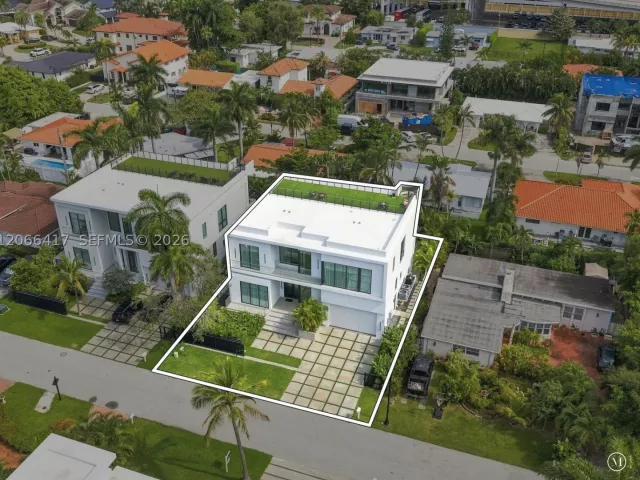 6-bedroom home for rent in Sunny Isles Beach - 299 190th St - MondialRealty