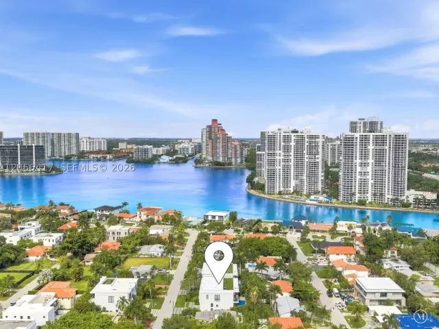 6-bedroom home for rent in Sunny Isles Beach - 299 190th St - MondialRealty