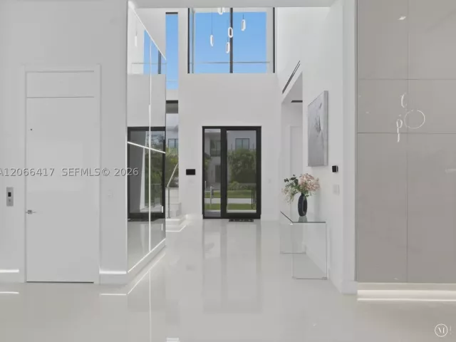6-bedroom home for rent in Sunny Isles Beach - 299 190th St - MondialRealty
