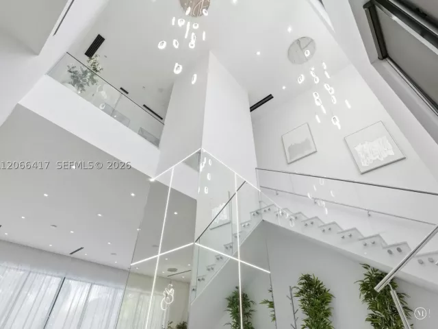 6-bedroom home for rent in Sunny Isles Beach - 299 190th St - MondialRealty