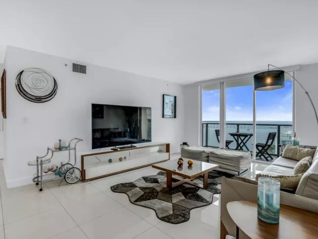 2-bedroom condo for sale in Miami - 1155 BRICKELL BAY Drive 2509 - MondialRealty
