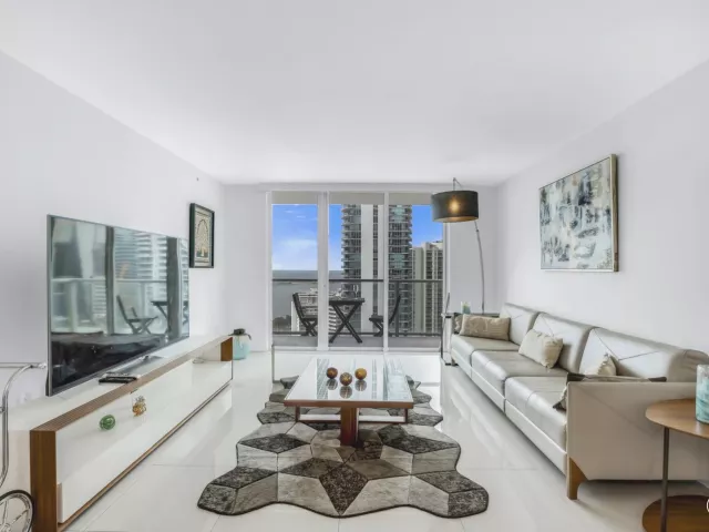 2-bedroom condo for sale in Miami - 1155 BRICKELL BAY Drive 2509 - MondialRealty