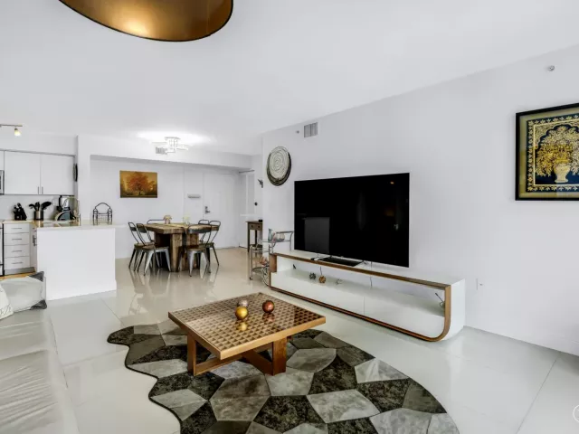 2-bedroom condo for sale in Miami - 1155 BRICKELL BAY Drive 2509 - MondialRealty