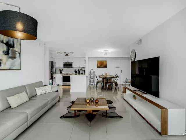 2-bedroom condo for sale in Miami - 1155 BRICKELL BAY Drive 2509 - MondialRealty