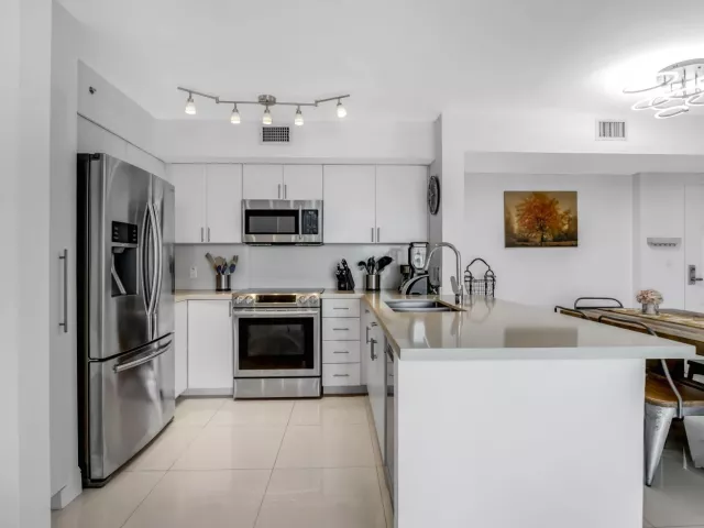 2-bedroom condo for sale in Miami - 1155 BRICKELL BAY Drive 2509 - MondialRealty