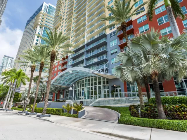 2-bedroom condo for sale in Miami - 1155 BRICKELL BAY Drive 2509 - MondialRealty
