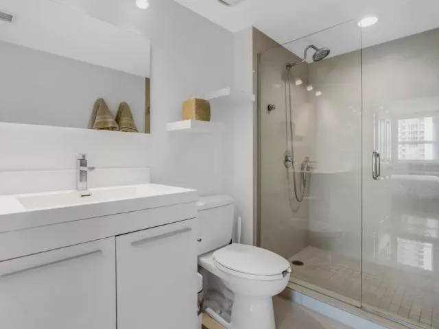 2-bedroom condo for sale in Miami - 1155 BRICKELL BAY Drive 2509 - MondialRealty